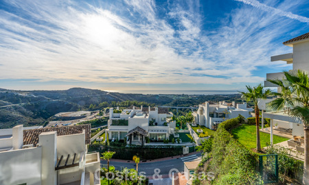 Luxurious 3-bedroom apartment for sale with panoramic sea views in a gated resort in Marbella - Benahavis 791545