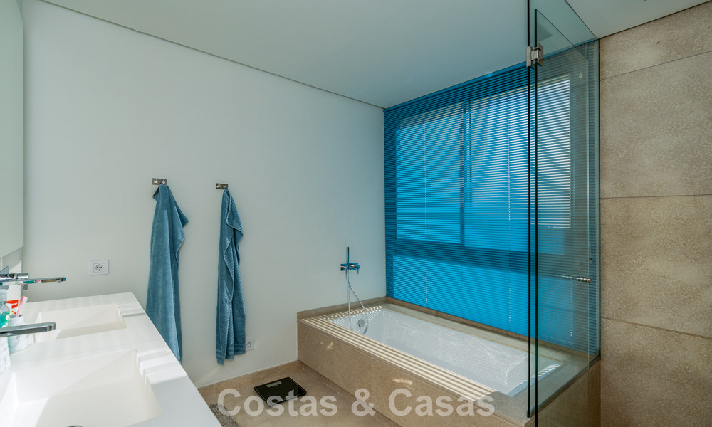 Luxurious 3-bedroom apartment for sale with panoramic sea views in a gated resort in Marbella - Benahavis 791546