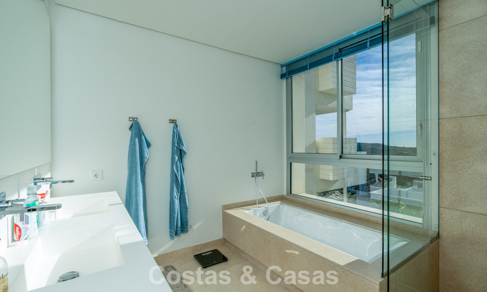 Luxurious 3-bedroom apartment for sale with panoramic sea views in a gated resort in Marbella - Benahavis 791547