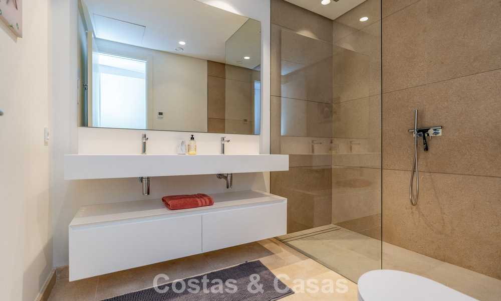 Luxurious 3-bedroom apartment for sale with panoramic sea views in a gated resort in Marbella - Benahavis 791549