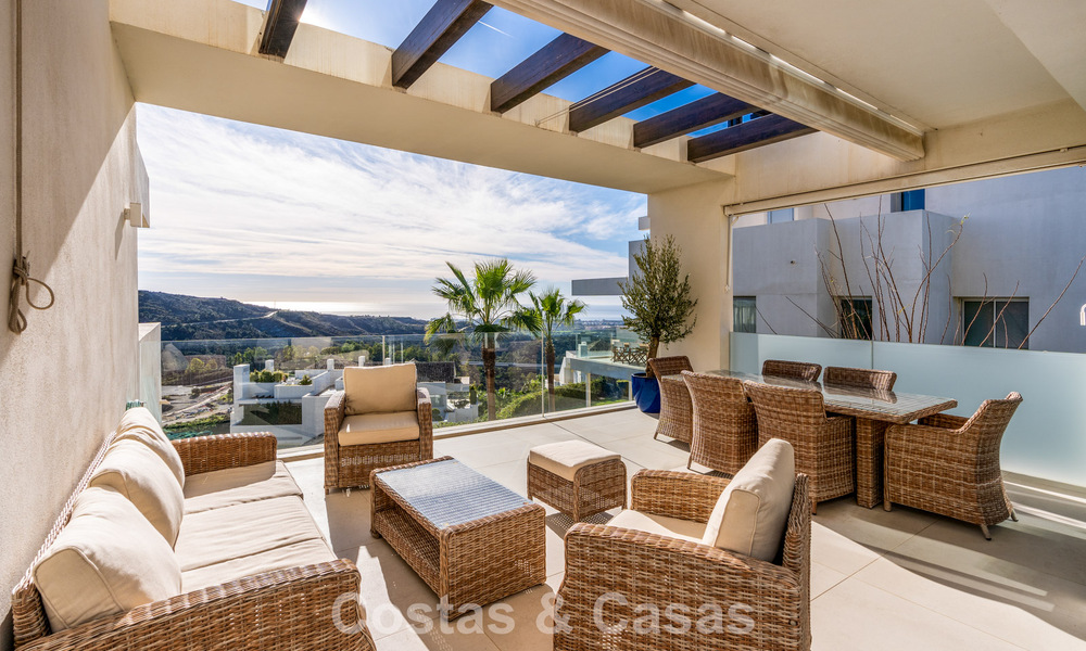 Luxurious 3-bedroom apartment for sale with panoramic sea views in a gated resort in Marbella - Benahavis 791557