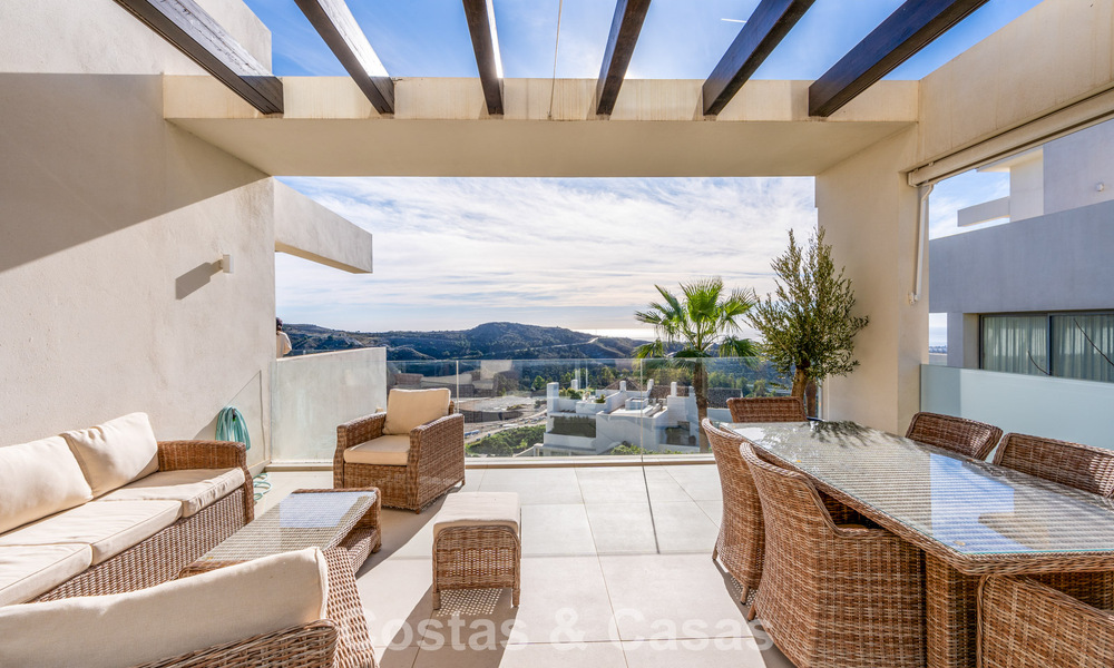 Luxurious 3-bedroom apartment for sale with panoramic sea views in a gated resort in Marbella - Benahavis 791558