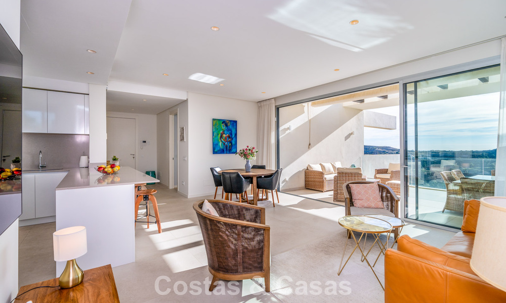 Luxurious 3-bedroom apartment for sale with panoramic sea views in a gated resort in Marbella - Benahavis 791563