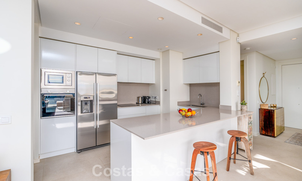 Luxurious 3-bedroom apartment for sale with panoramic sea views in a gated resort in Marbella - Benahavis 791565