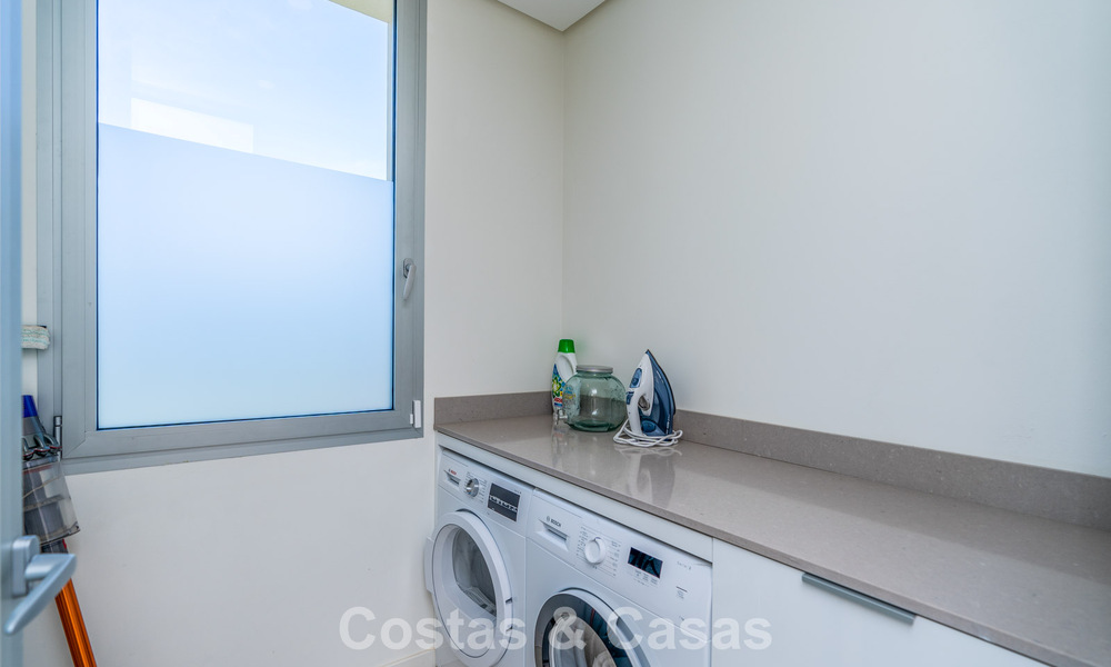 Luxurious 3-bedroom apartment for sale with panoramic sea views in a gated resort in Marbella - Benahavis 791567