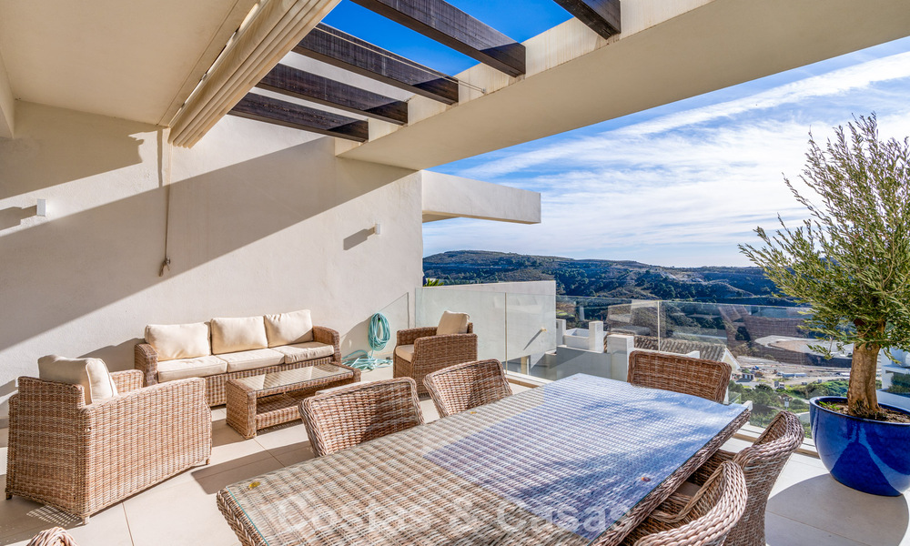 Luxurious 3-bedroom apartment for sale with panoramic sea views in a gated resort in Marbella - Benahavis 791572