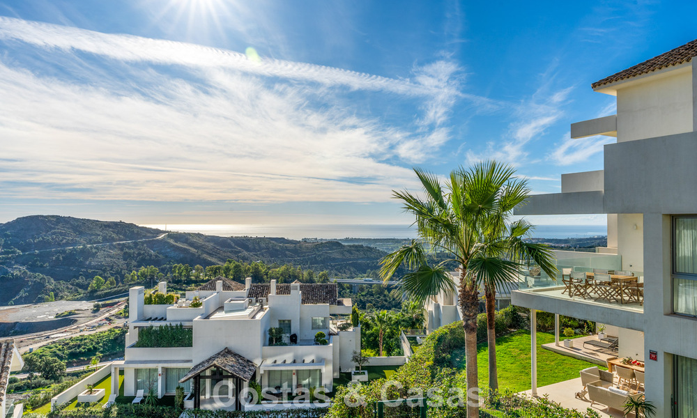 Luxurious 3-bedroom apartment for sale with panoramic sea views in a gated resort in Marbella - Benahavis 791573