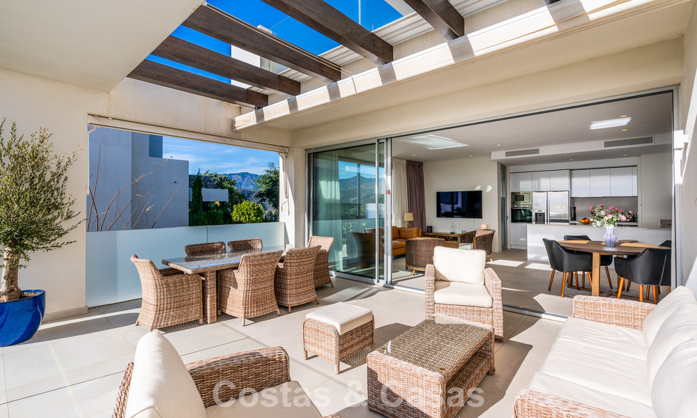 Luxurious 3-bedroom apartment for sale with panoramic sea views in a gated resort in Marbella - Benahavis 791574