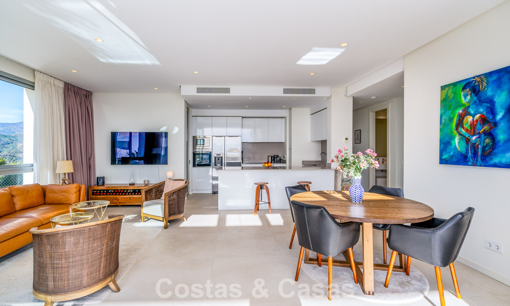 Luxurious 3-bedroom apartment for sale with panoramic sea views in a gated resort in Marbella - Benahavis 791575