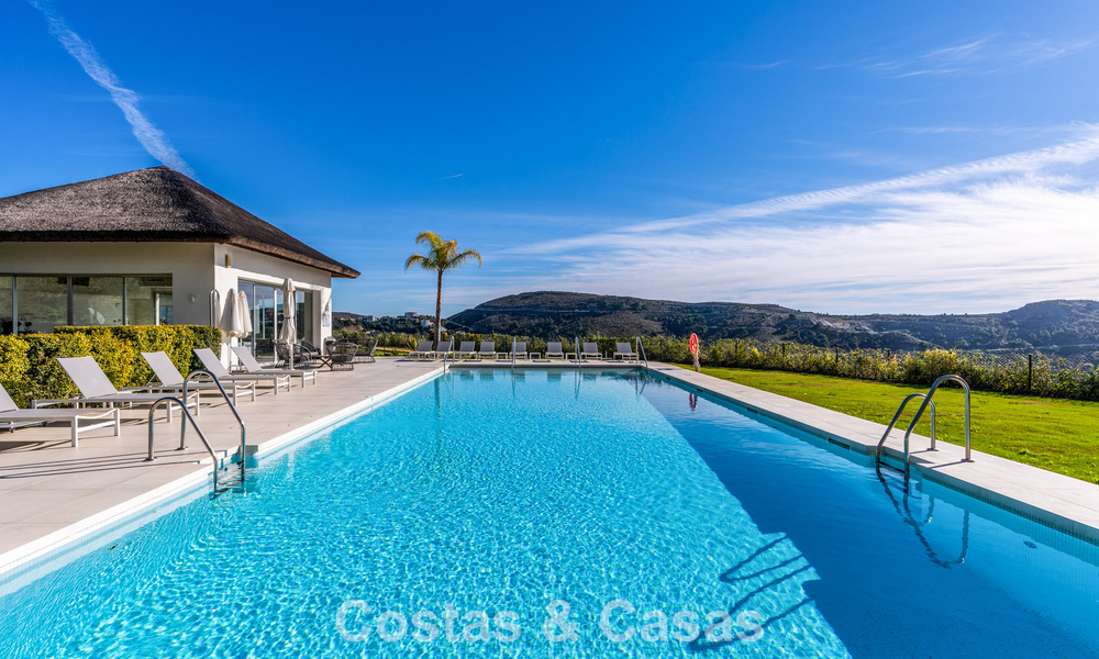 Luxurious 3-bedroom apartment for sale with panoramic sea views in a gated resort in Marbella - Benahavis 791580