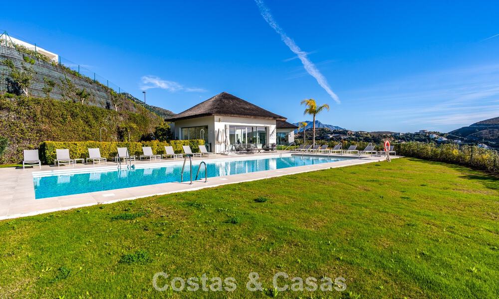 Luxurious 3-bedroom apartment for sale with panoramic sea views in a gated resort in Marbella - Benahavis 791581