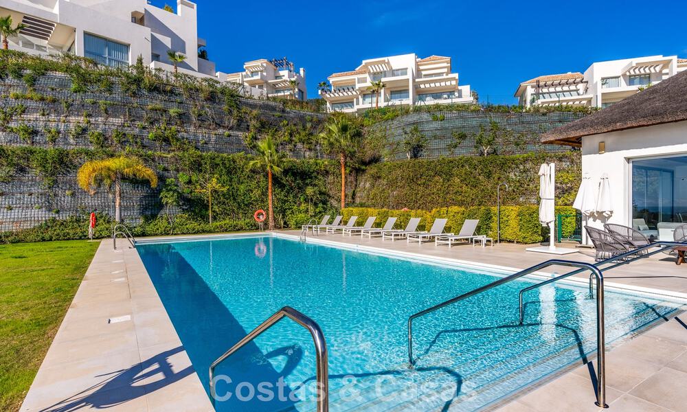 Luxurious 3-bedroom apartment for sale with panoramic sea views in a gated resort in Marbella - Benahavis 791582