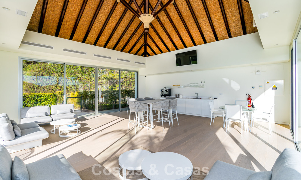 Luxurious 3-bedroom apartment for sale with panoramic sea views in a gated resort in Marbella - Benahavis 791583