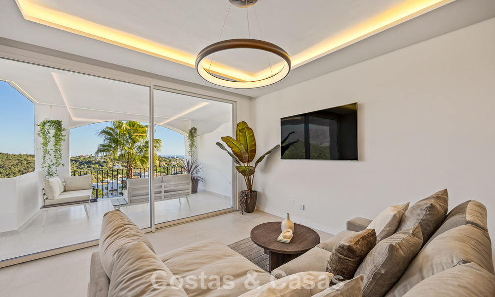 Move-in ready luxury apartment for sale with stunning views in a prestigious golf enclave of La Quinta, Benahavís - Marbella 791526