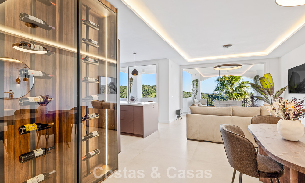 Move-in ready luxury apartment for sale with stunning views in a prestigious golf enclave of La Quinta, Benahavís - Marbella 791527
