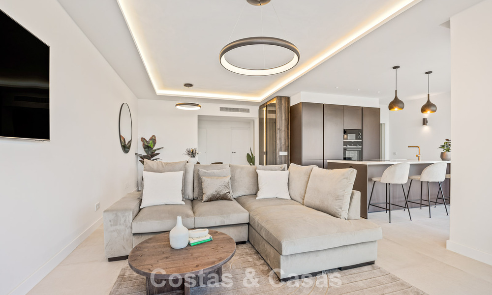 Move-in ready luxury apartment for sale with stunning views in a prestigious golf enclave of La Quinta, Benahavís - Marbella 791528