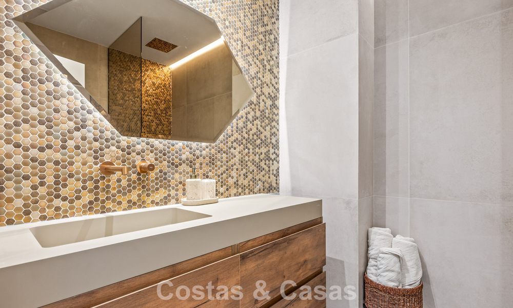 Move-in ready luxury apartment for sale with stunning views in a prestigious golf enclave of La Quinta, Benahavís - Marbella 791531