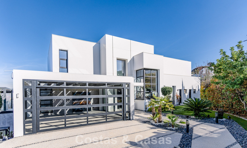 Brand-new, modern luxury villa with sea views for sale in a golf resort in Mijas, Costa del Sol 791686