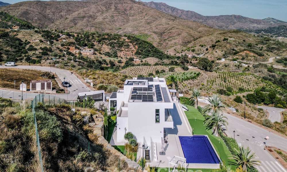 Brand-new, modern luxury villa with sea views for sale in a golf resort in Mijas, Costa del Sol 791687