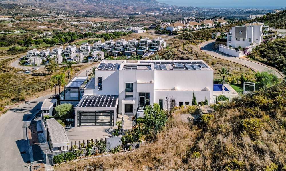 Brand-new, modern luxury villa with sea views for sale in a golf resort in Mijas, Costa del Sol 791688