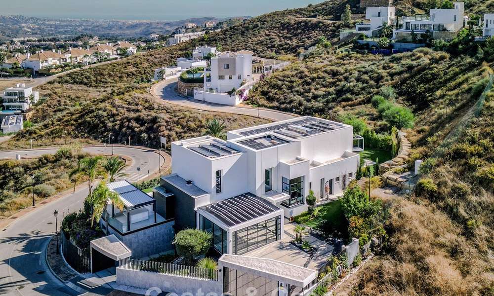 Brand-new, modern luxury villa with sea views for sale in a golf resort in Mijas, Costa del Sol 791689