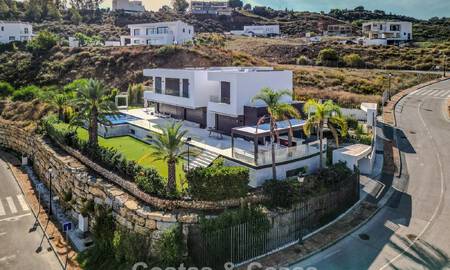 Brand-new, modern luxury villa with sea views for sale in a golf resort in Mijas, Costa del Sol 791690