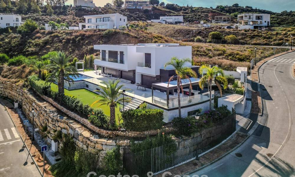 Brand-new, modern luxury villa with sea views for sale in a golf resort in Mijas, Costa del Sol 791690