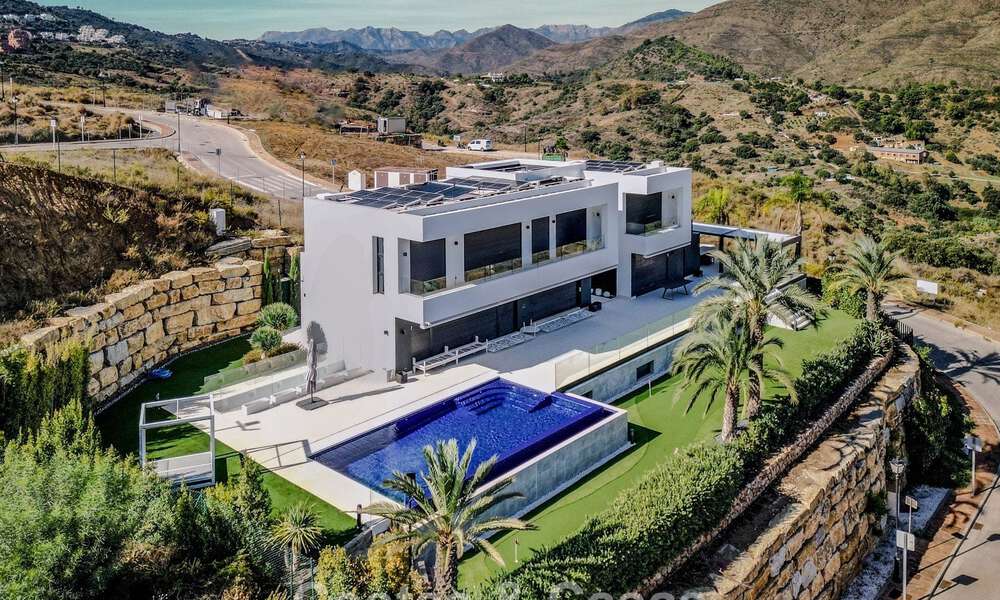 Brand-new, modern luxury villa with sea views for sale in a golf resort in Mijas, Costa del Sol 791691