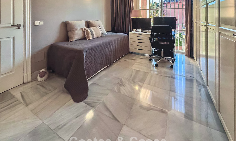 Move-in-ready, spacious top-floor apartment with stunning sea views for sale in Marbella - Benahavís 791757