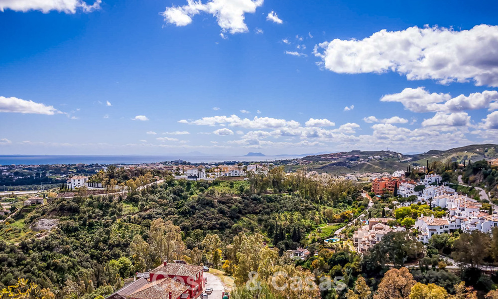 Move-in-ready, spacious top-floor apartment with stunning sea views for sale in Marbella - Benahavís 791764