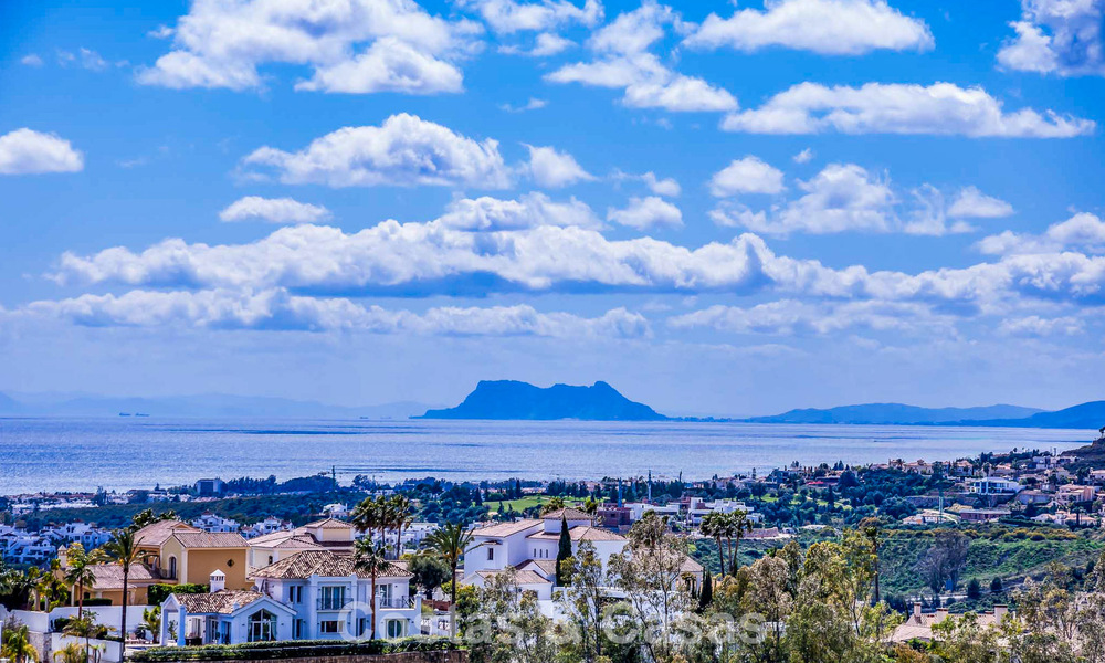 Move-in-ready, spacious top-floor apartment with stunning sea views for sale in Marbella - Benahavís 791765