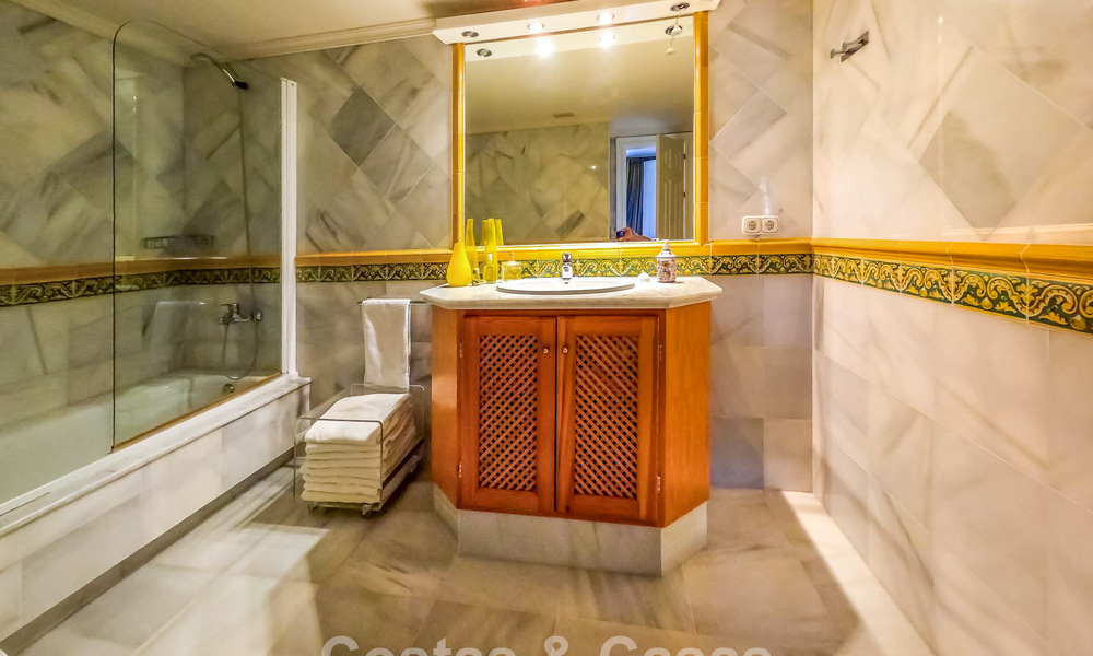 Move-in-ready, spacious top-floor apartment with stunning sea views for sale in Marbella - Benahavís 791769