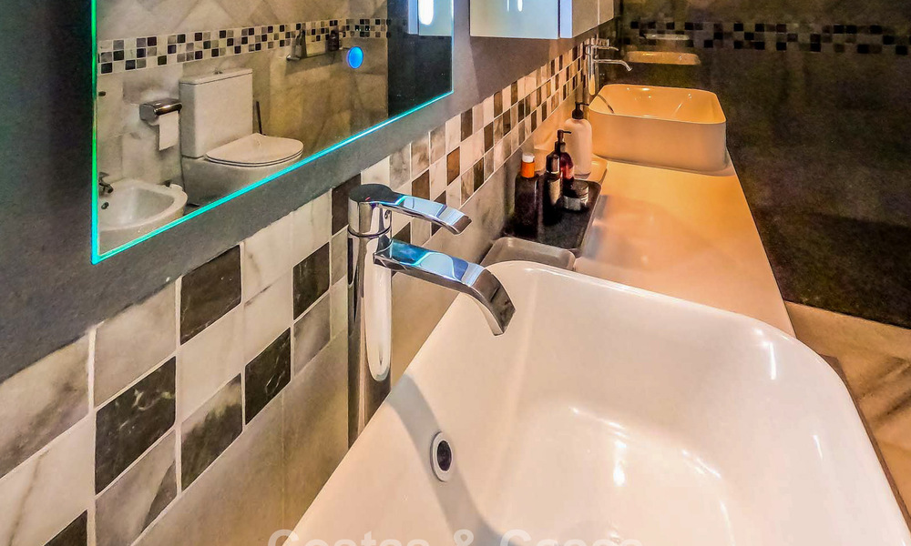 Move-in-ready, spacious top-floor apartment with stunning sea views for sale in Marbella - Benahavís 791771