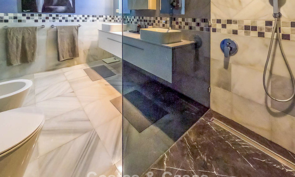 Move-in-ready, spacious top-floor apartment with stunning sea views for sale in Marbella - Benahavís 791774