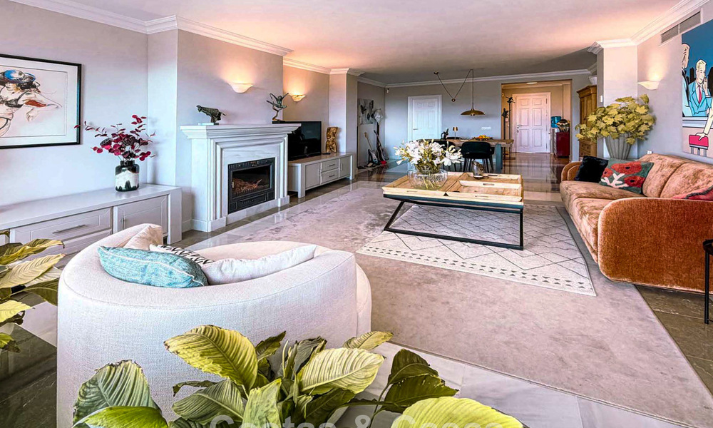 Move-in-ready, spacious top-floor apartment with stunning sea views for sale in Marbella - Benahavís 791788