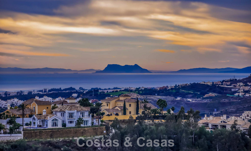 Move-in-ready, spacious top-floor apartment with stunning sea views for sale in Marbella - Benahavís 791793