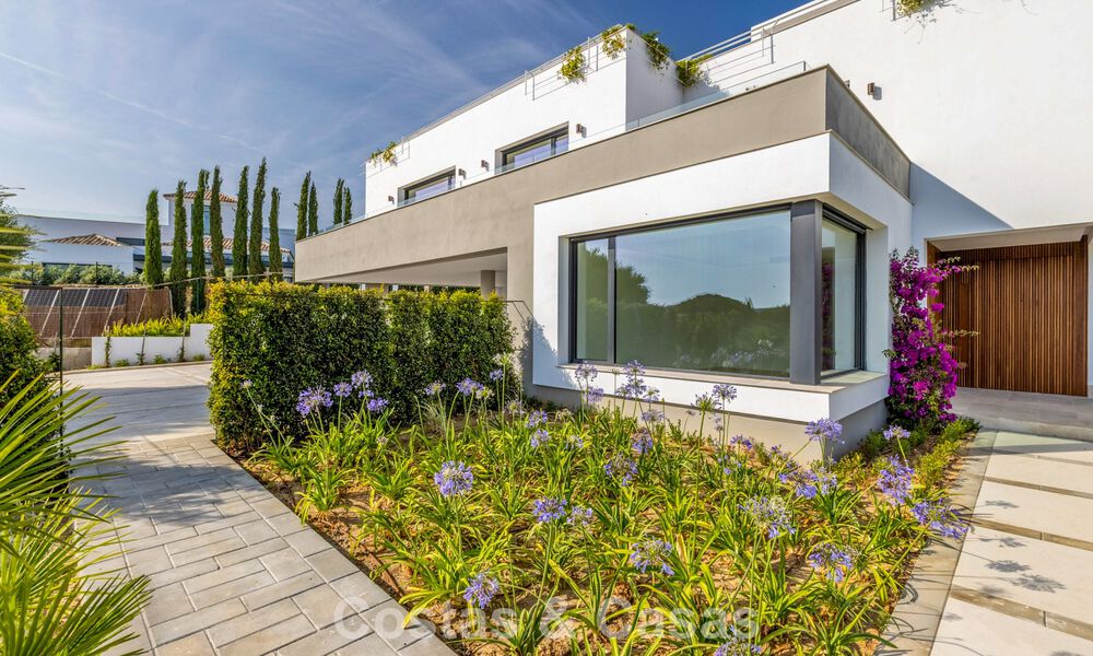 Brand-new luxury villa with advanced contemporary design for sale in Sotogrande Alto, Costa del Sol 791884