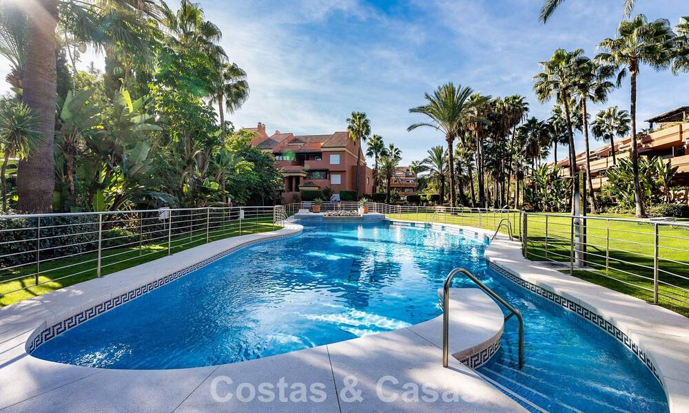 Move-in ready apartment for sale in an exclusive beachside urbanisation between Puerto Banús and San Pedro, Marbella 792030