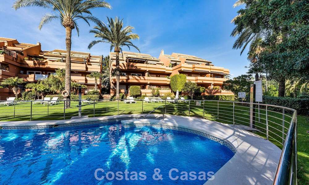 Move-in ready apartment for sale in an exclusive beachside urbanisation between Puerto Banús and San Pedro, Marbella 792031