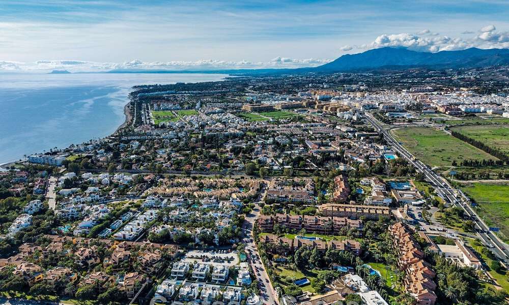 Move-in ready apartment for sale in an exclusive beachside urbanisation between Puerto Banús and San Pedro, Marbella 792035