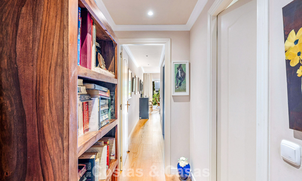 Move-in ready apartment for sale in an exclusive beachside urbanisation between Puerto Banús and San Pedro, Marbella 792036