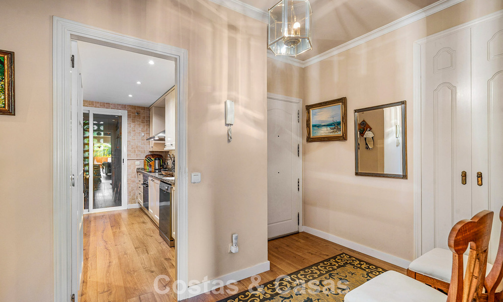 Move-in ready apartment for sale in an exclusive beachside urbanisation between Puerto Banús and San Pedro, Marbella 792046