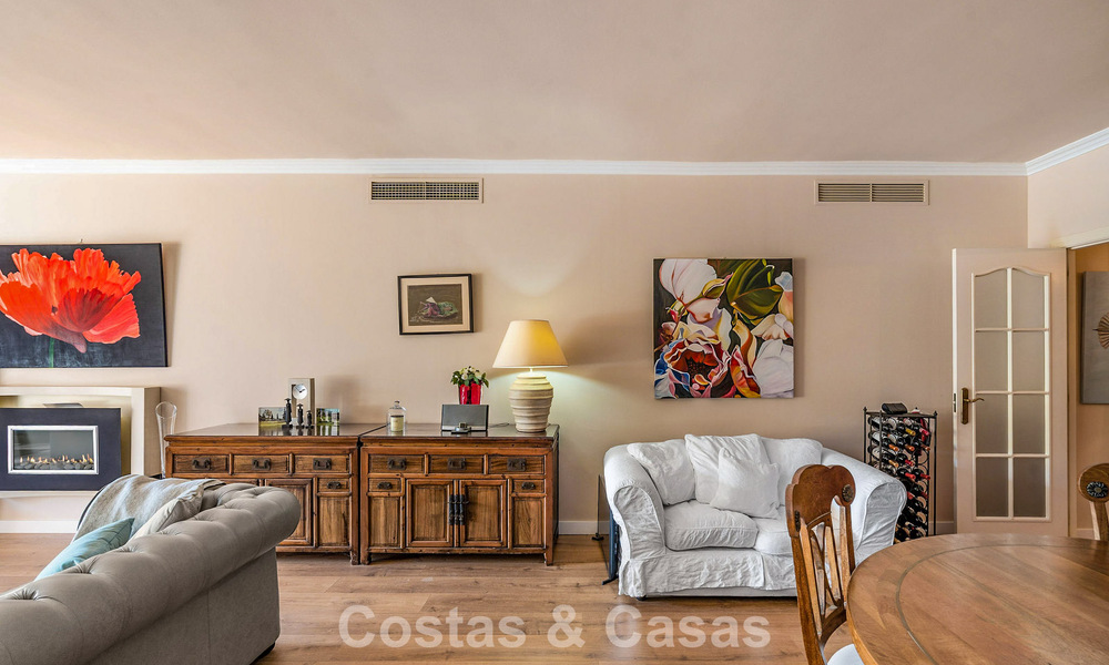 Move-in ready apartment for sale in an exclusive beachside urbanisation between Puerto Banús and San Pedro, Marbella 792048