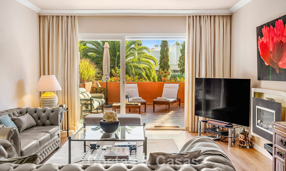 Move-in ready apartment for sale in an exclusive beachside urbanisation between Puerto Banús and San Pedro, Marbella 792049