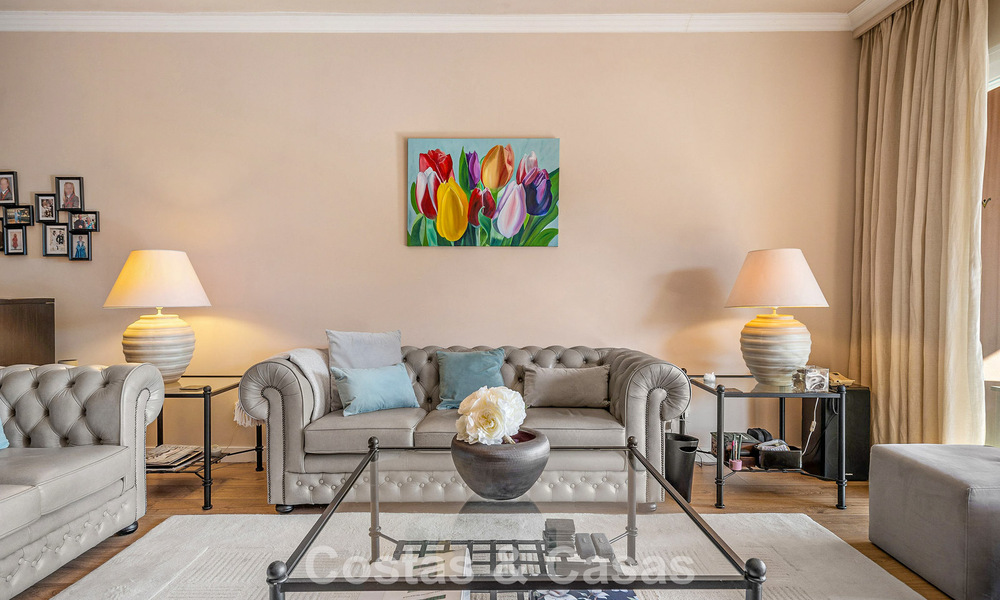 Move-in ready apartment for sale in an exclusive beachside urbanisation between Puerto Banús and San Pedro, Marbella 792051