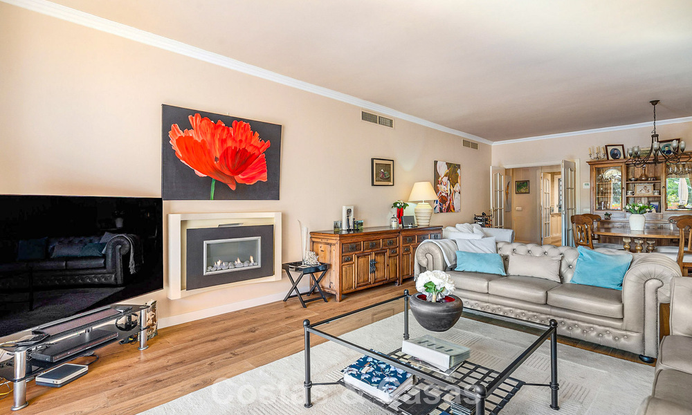 Move-in ready apartment for sale in an exclusive beachside urbanisation between Puerto Banús and San Pedro, Marbella 792052