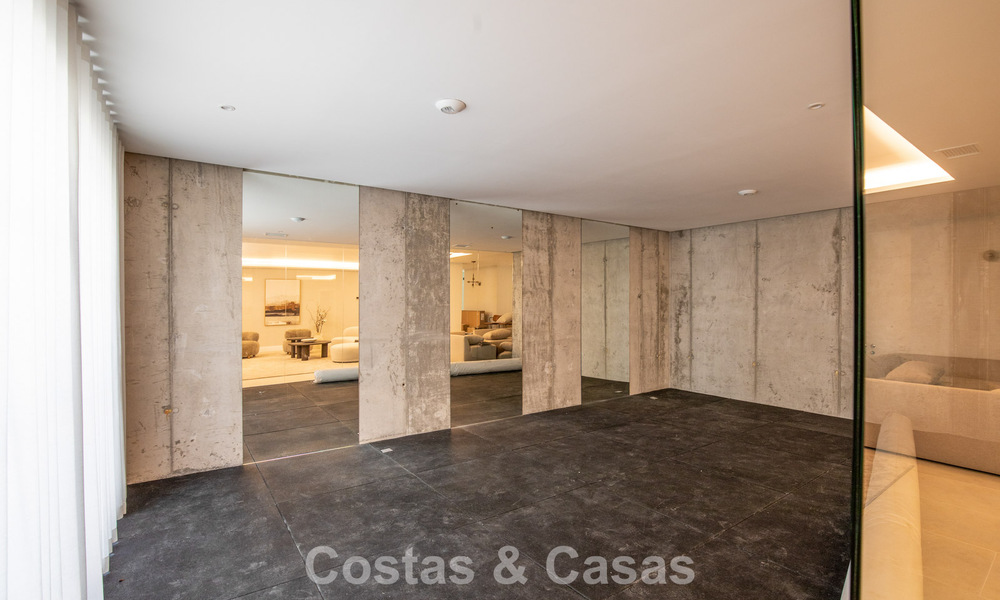 Luxuriously renovated classy villa for sale in a golf resort in Marbella - Benahavís 791987