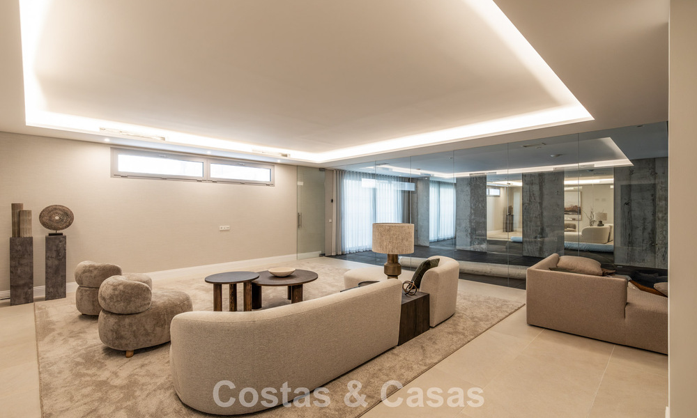 Luxuriously renovated classy villa for sale in a golf resort in Marbella - Benahavís 791988