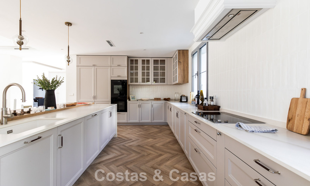 Luxuriously renovated classy villa for sale in a golf resort in Marbella - Benahavís 791989