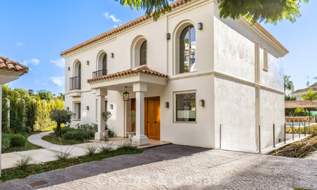 Luxuriously renovated classy villa for sale in a golf resort in Marbella - Benahavís 792055